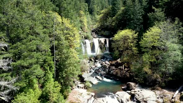 Drone footage flying straight up showing the water fall at Coquille falls and the pristine clean wat alt
