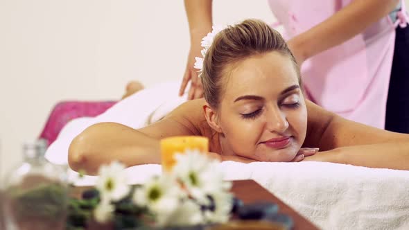 Woman Gets Back Massage Spa By Massage Therapist alt