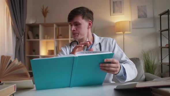 Online Education Male Doctor Research Information alt