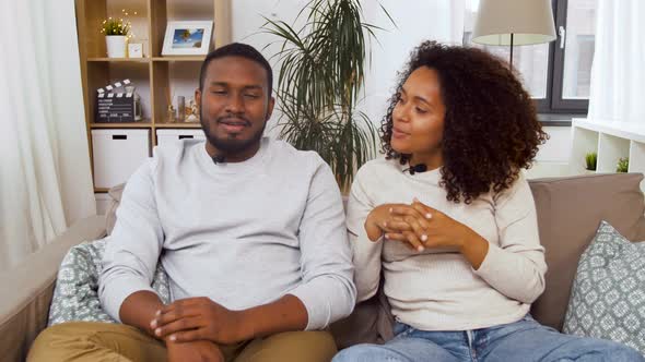 Couple of Video Bloggers Videoblogging at Home alt