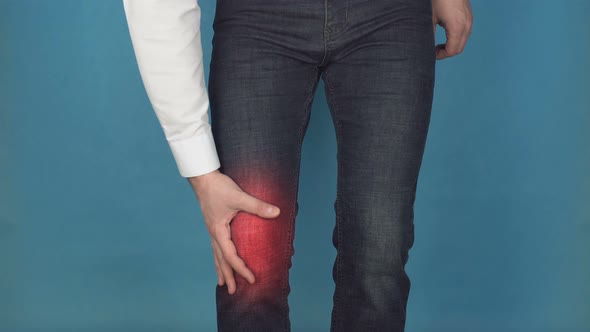 A Man Clings To a Sore Knee, Pain and Inflammation in the Knees, the Concept of Bursitis alt