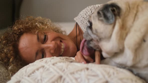 Couple human dog pet therapy concep alt