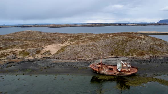 Iceland Abandoned Shipwreck on deserted Island alt