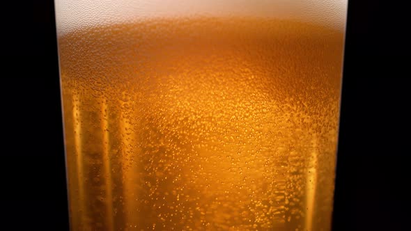 Extreme close-up beer in glass. Slow Motion. alt