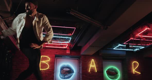 Closeup Beautiful Choreography, Young Men Dancing alt