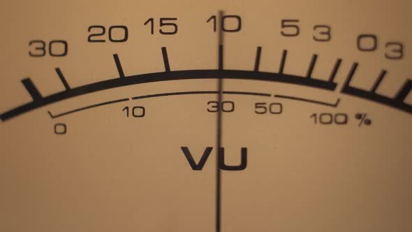 Audio Signal Levels Monitoring Audio Console on Classic Sound Amplifier alt