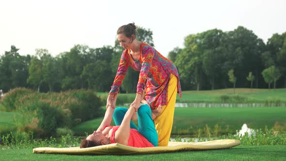 Thai Yoga Stretching Outdoor alt