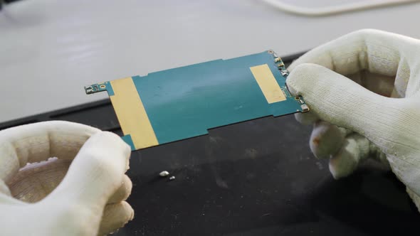 BGA Chip Soldering on the Soldering Station. Removal of Temperature From the Chip Thermocouple alt