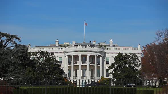 Static shot of the White House in Washington DC from across the street alt
