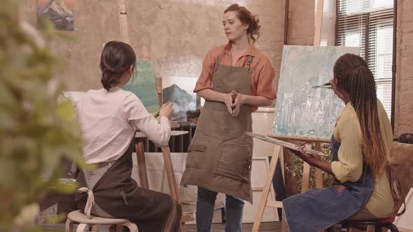 Teacher Helping Art Students alt