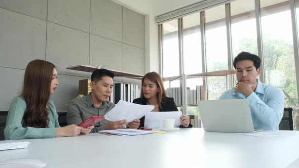 Business people in meeting room alt