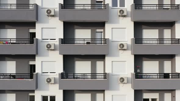 Exterior of a high-rise multi-story apartment building - facade, windows and balconies alt