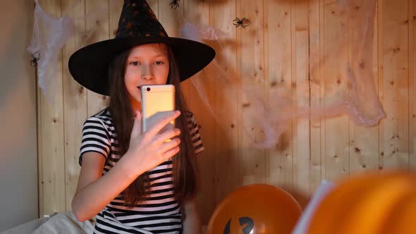 Halloween Social Distancing alt