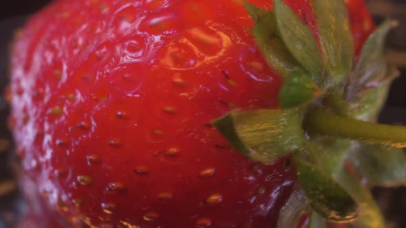 Strawberry 360 degree rotation alt