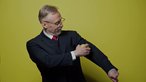 Smiling senior businessman with fresh fruit alt