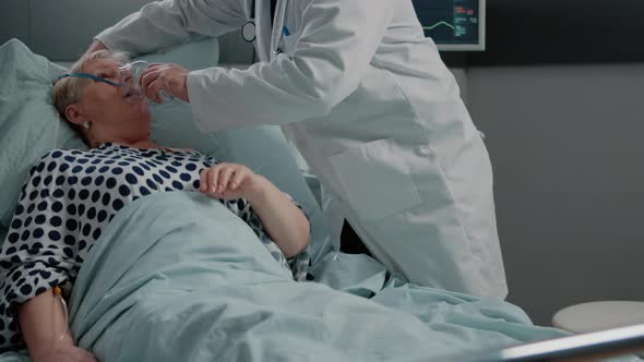 Medical Team Helping Patient with Respiratory Disease alt