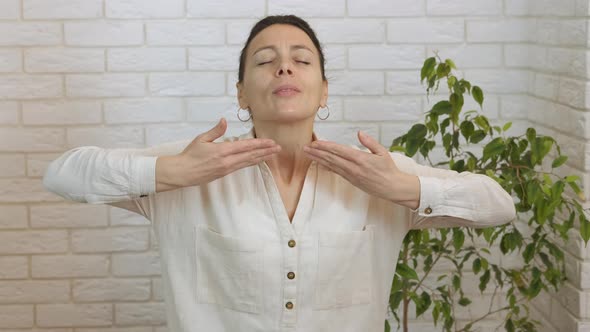 Inhaling Massage at Home alt