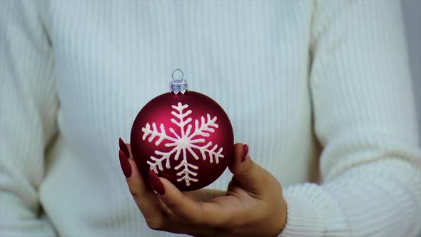 Christmas Decorations in the Hands of a Woman alt