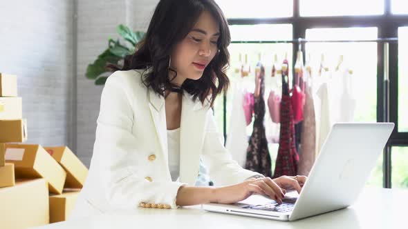 Young Asian Businesswoman Using Laptop alt