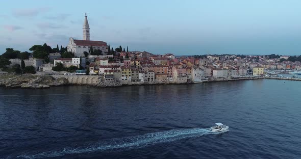 Aerial view of a boat sailing in the harbour in Rovinj, Croatia. alt