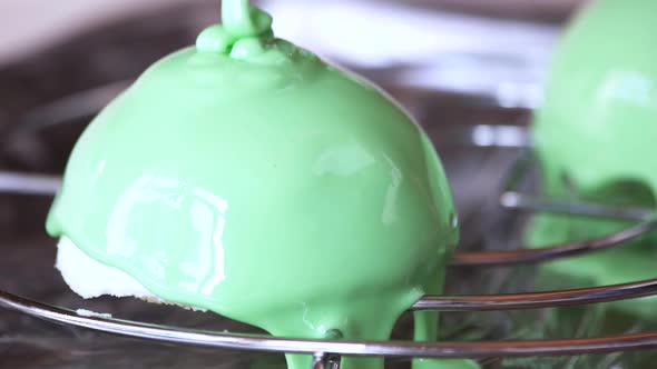 Colored Mirror Glaze Close Up alt