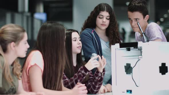 Girls working with 3D printer