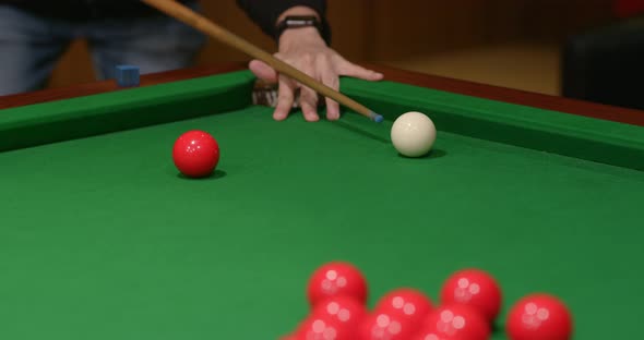 Play snooker ball on table alt