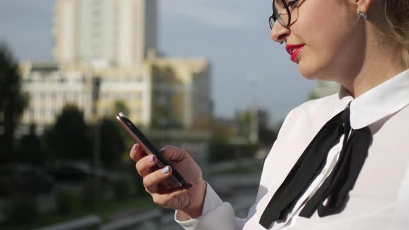 business woman with smartphone