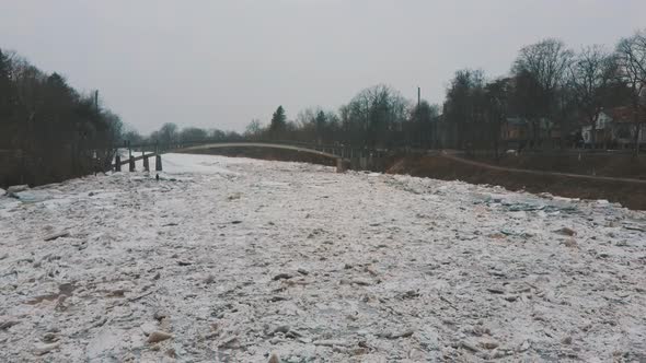Aerial Dron Shot of the Huge Ice Loads Drift in the River Ogre, Latvia. 4K Video alt
