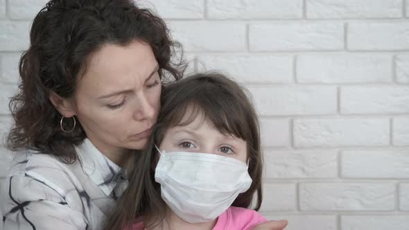 A child in a sterile mask. alt