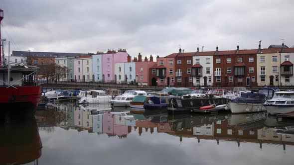 docked boats in the harbour of Bristol alt