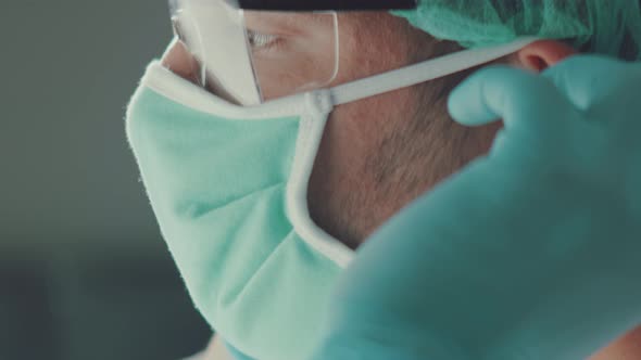 A doctor putting a mask on alt