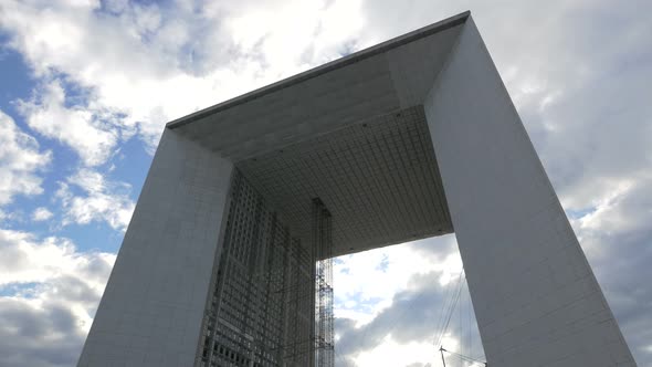 Low angle of La Grande Arche alt
