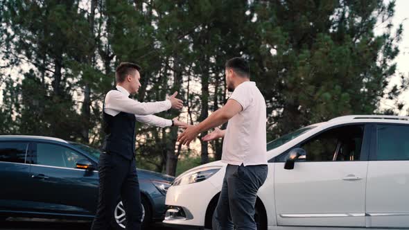 Two Young Man Arguing With Each Other After Car Accident On Street At Outdoors alt
