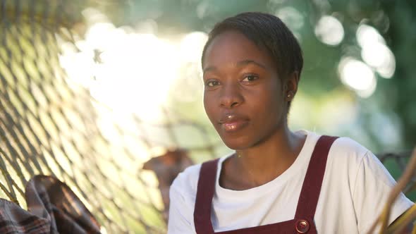 Portrait of Slim Beautiful African American Young Woman Posing in Sunlight Outdoors alt