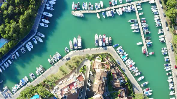 Aerial view of yacht harbour in Santa Ponca, Mallorca alt