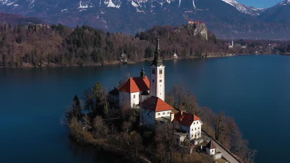 Bled Lake and Marijinega Vnebovzetja Church alt