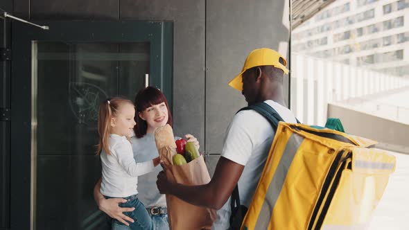 Express Delivery of Vegetarian and Healthy Food By Courier alt