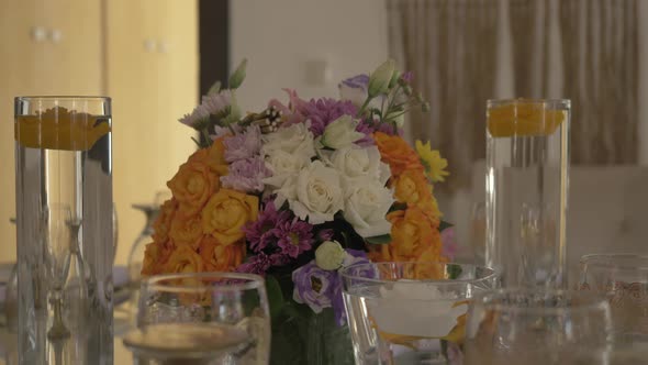 Tasteful Lilies And Roses Flower Bouquet Decorating Wedding Etched Tableware alt