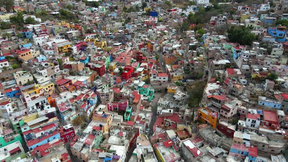 Guanajuato Drone Shot, Panorama, Mexico, Hills with Houses alt