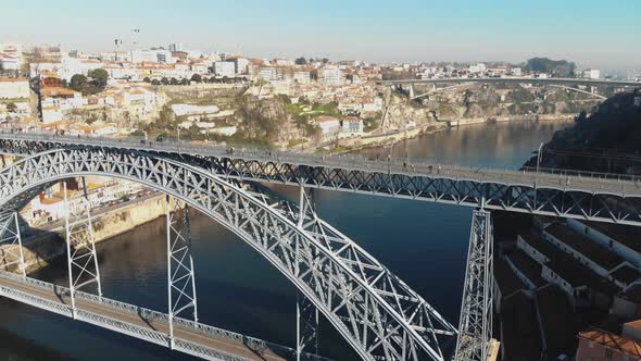 Dom Luis I bridge,  double-deck metal arch bridge over River Douro, Porto, Portugal alt