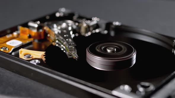 Hard Disk Drive Inside. Structure of HDD, Spinning Platter. Move Magnetic Head alt