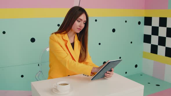 Business Woman Uses Tablet Computer