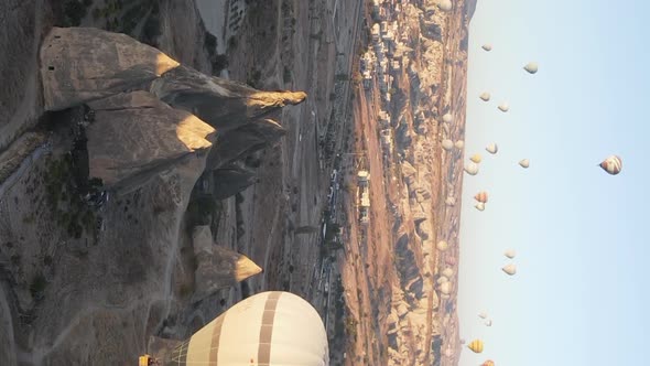 Balloons in Cappadocia Vertical Video Slow Motion alt