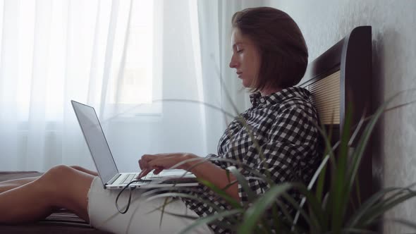 Woman on bed with laptop