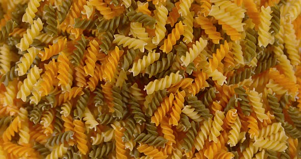 Pasta falling, Slow Motion 4K alt