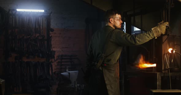 Blacksmith Workplace Iron Forging Workflow alt