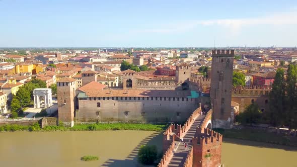 Verona, Italy: Aerial view of Castelvecchio Bridge (Ponte di ...