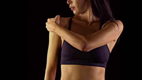 Fit Woman Sore After Working Out alt