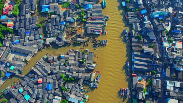 A fishing boat is sailing at Pak Nam Chumphon alt